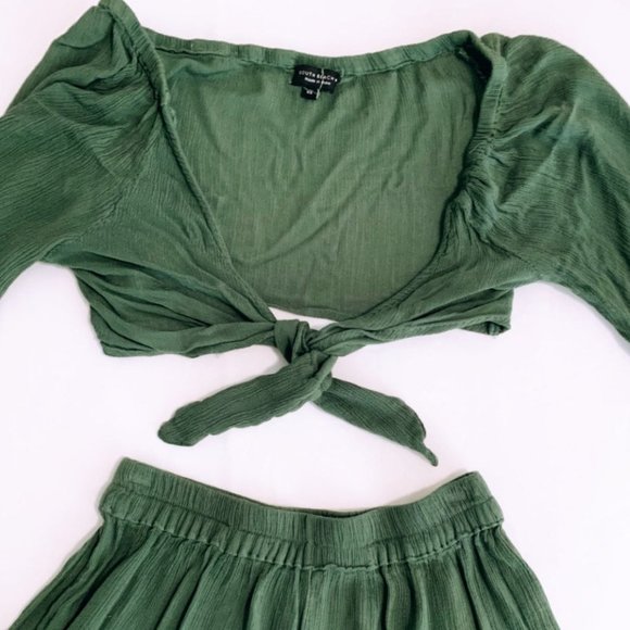 Matching Set Top and Shorts - Picture 2 of 5